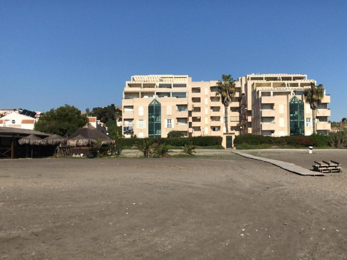 Espectacular Residencial En 1A Linea Con Piscina Benajarafe Exterior foto