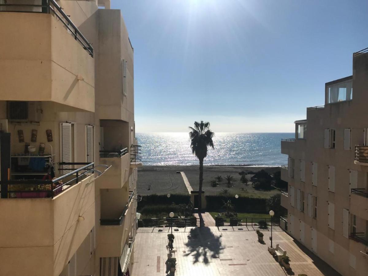 Espectacular Residencial En 1A Linea Con Piscina Benajarafe Exterior foto