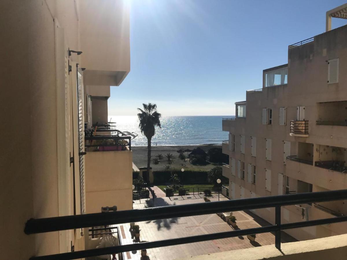 Espectacular Residencial En 1A Linea Con Piscina Benajarafe Exterior foto