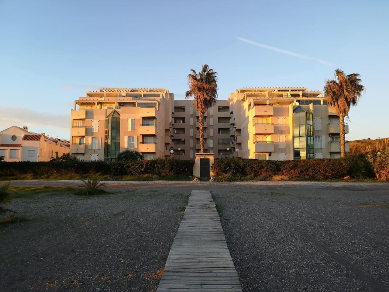 Espectacular Residencial En 1A Linea Con Piscina Benajarafe Exterior foto